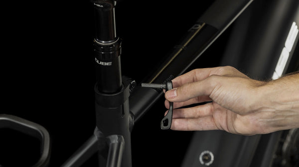 TOURING HYBRID PRO 625 - CADRE REGULAR - BLACK N METAL