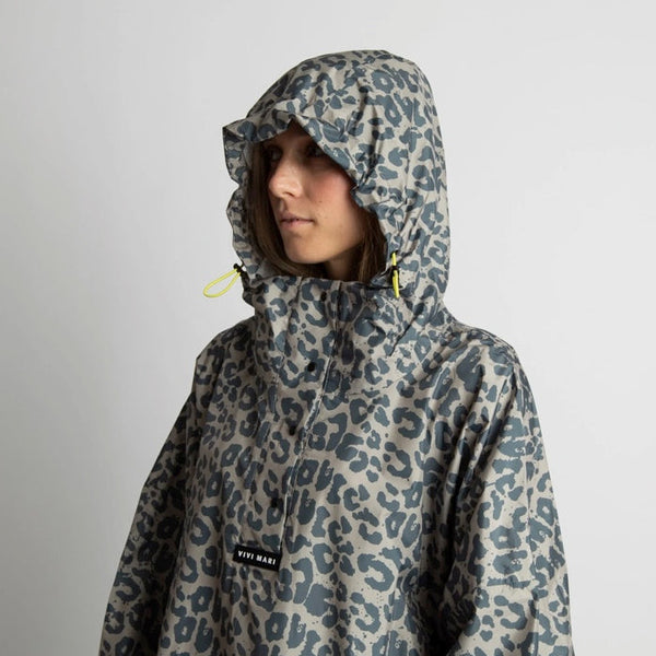 PONCHO - LEO SPLASHES DARK GREY / MUSHROOM