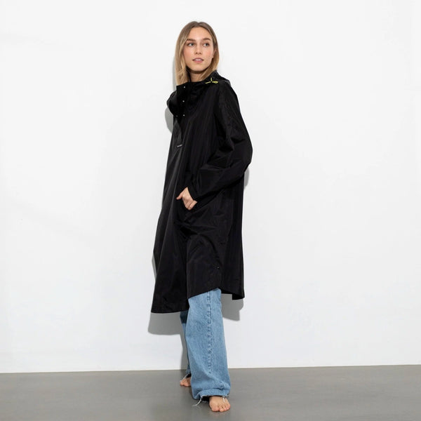 PONCHO - SOLID BLACK