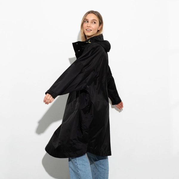 PONCHO - SOLID BLACK