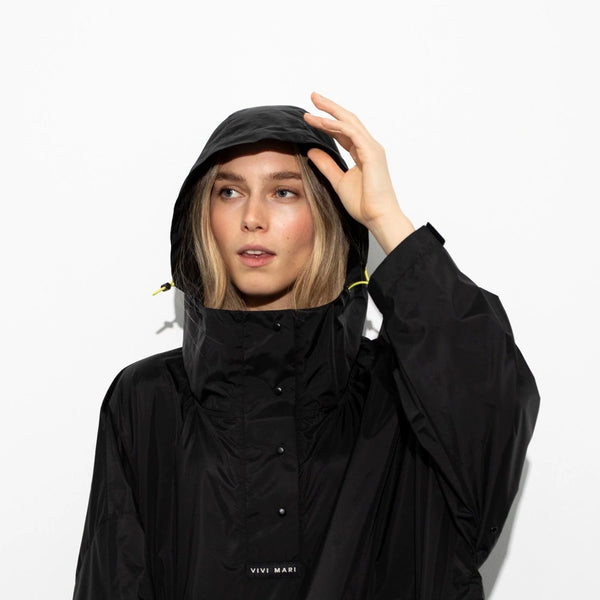 PONCHO - SOLID BLACK