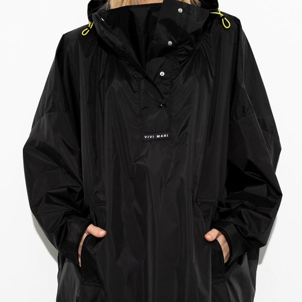 PONCHO - SOLID BLACK