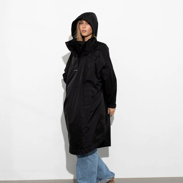 PONCHO - SOLID BLACK