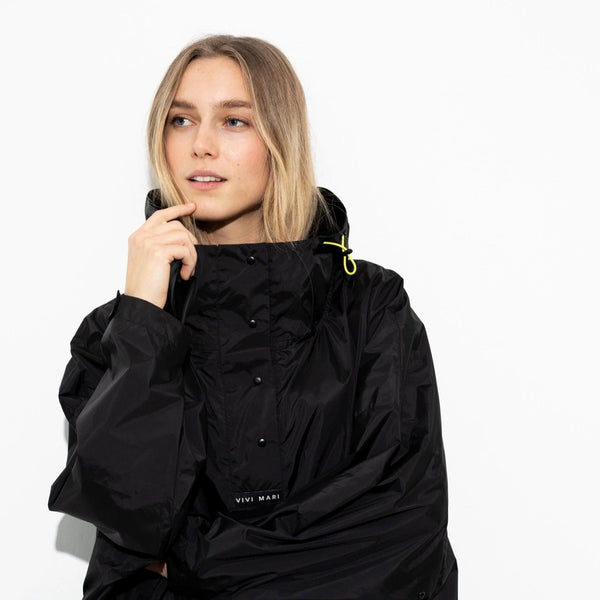 PONCHO - SOLID BLACK