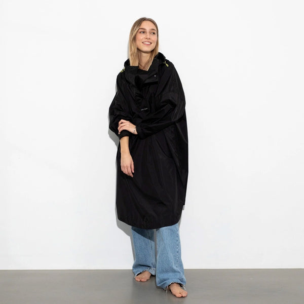 PONCHO - SOLID BLACK