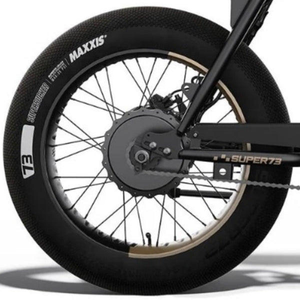 Réparation crevaison roue arrière vélo SUPER73