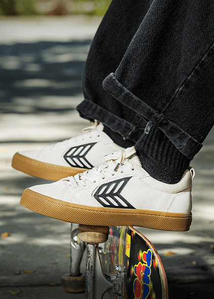 CHAUSSURE HOMME "CATIBA PRO SKATE" OFF-WHITE VINTAGE GUM/BLACK LOGO